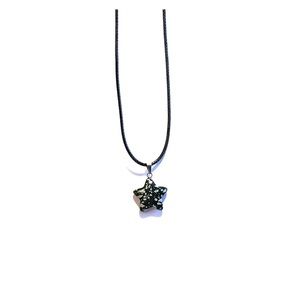 Star shaped charm necklace